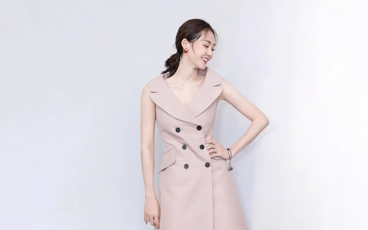 苗苗粉色甜美写真桌面壁纸