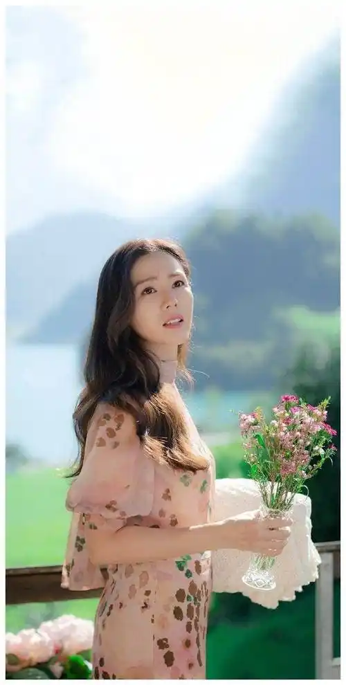 孙艺珍的美是无法抗拒的,她演的剧更让人着迷._观众_夏日_展现