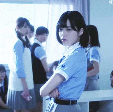 爆笑gif动态图:女朋友的杰作,吃个瓜怎么那么折腾