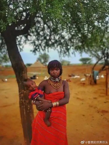 今天参观了第二个原始部落～红泥族,一夫多.