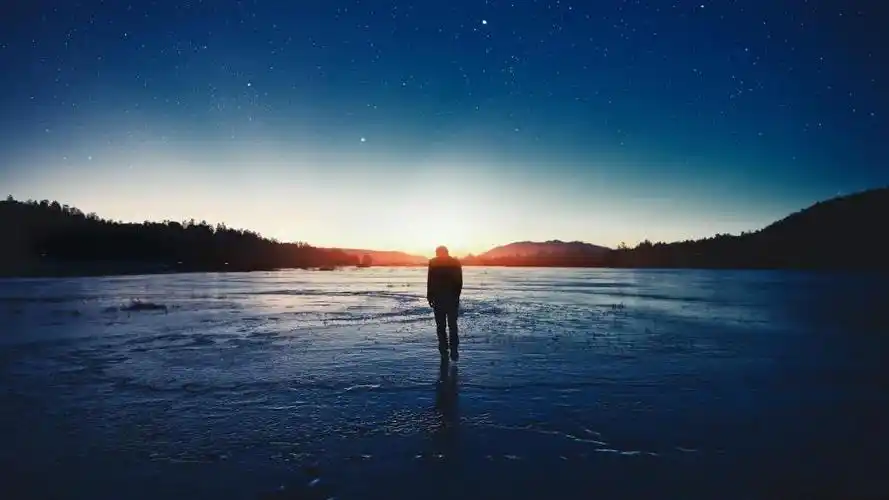 一个人落寞的背影