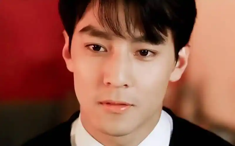 吴彦祖依旧能凭借自己的颜值杀出一条血路,甚至一度被誉为国内娱乐圈