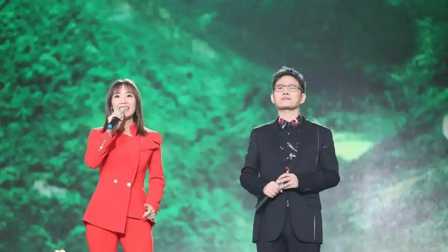 云朵和老公超般配!甜蜜对唱《手心里的温柔》,不愧是刀郎高徒!