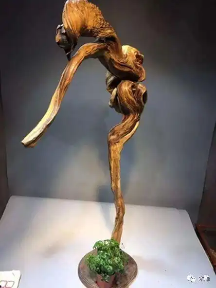 根雕花架本就是根雕艺术品,根雕都具有唯一性的特点.