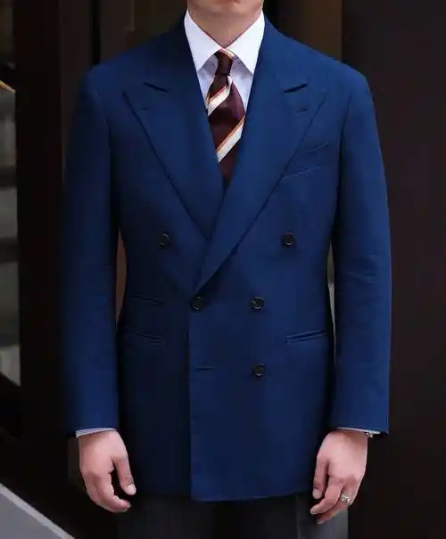 南充商务男士西服,职场西装颜色如何选?_场合_藏蓝色_经典