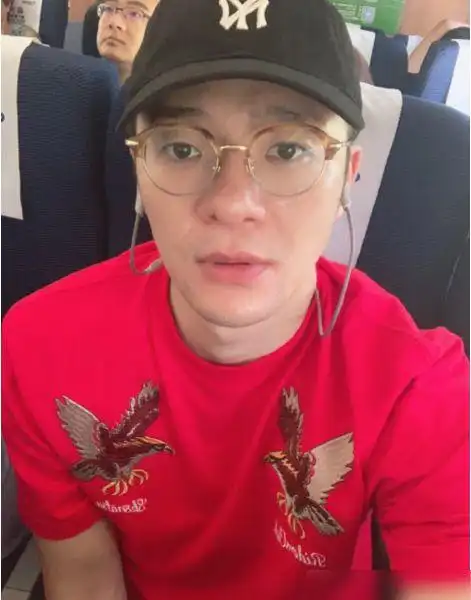 德云社李鹤东谈郭德纲对徒弟们的态度都是老实的孩子能开玩笑