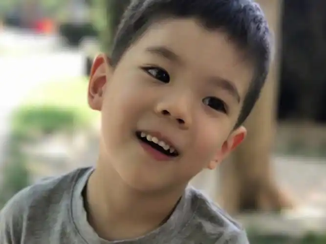 杜江儿子才是"整容式"长大,幼时差强人意,如今堪称最帅星二代!