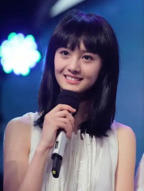 2010年上快乐大本营的郑爽真的是出水芙蓉任谁看了不会喜欢