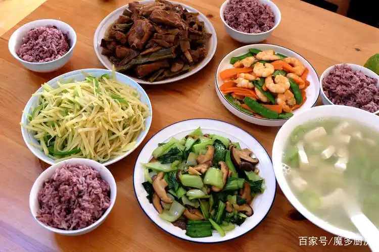 周末在家做饭吃,四菜一汤一主食,花费不多吃的舒服!