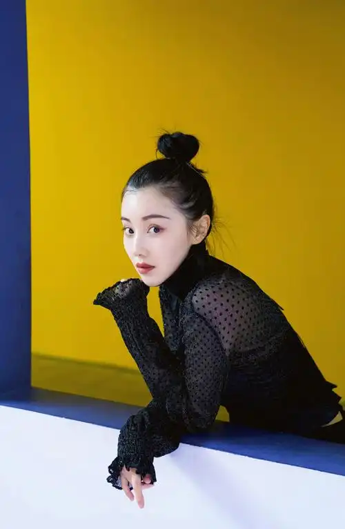 王鹤润魅惑写真,清纯可爱外形及秀外慧中书卷气!