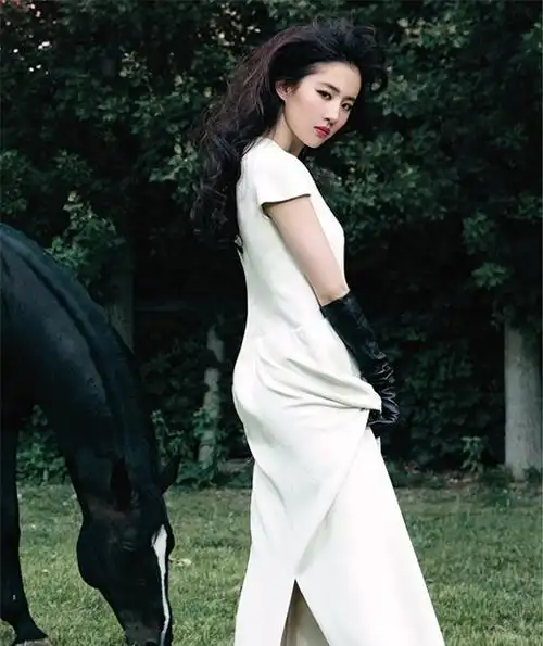 为什么都说刘亦菲是变性人 神仙姐姐刘亦菲其实是美国人