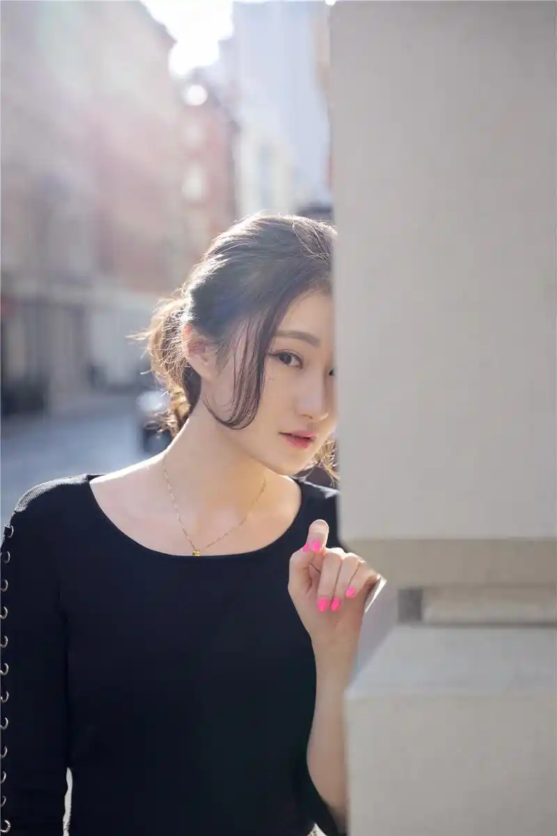 王千赫美国街头妖娆秀腿_高清图集_新浪网