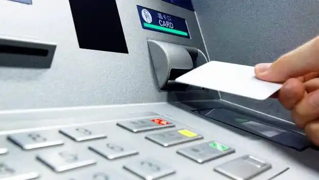 2014年上海女子扮男人,与女孩同居四年未被发现,称:女人最好骗