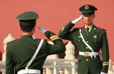 中国最有地位的寺庙门口有武警战士全天站岗