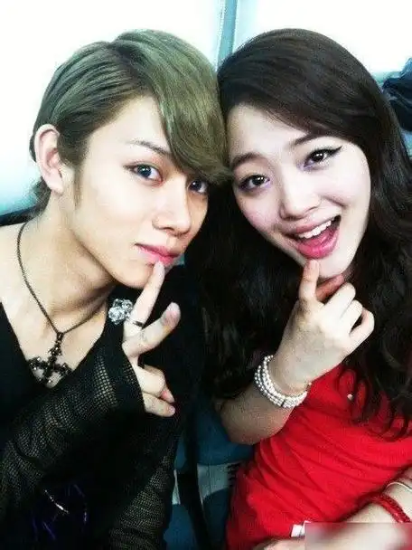 粉丝逆袭36岁金希澈首次公布恋情和momo的关系不止男女朋友