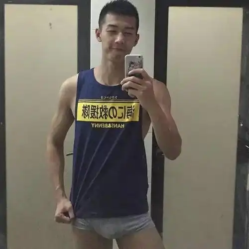 舔屏专场丨排球体育生宿舍内裤自拍