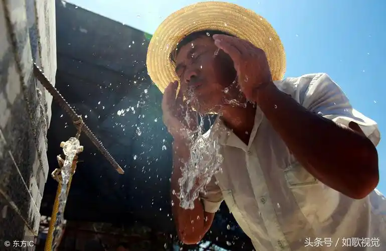 顶烈日冒酷暑农民工辛苦工作的10个瞬间看了既心酸又敬佩