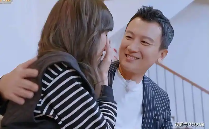 侯佩岑老公被岳母夸很节俭:一个月就花一千块,追妻路不容易_黄伯俊