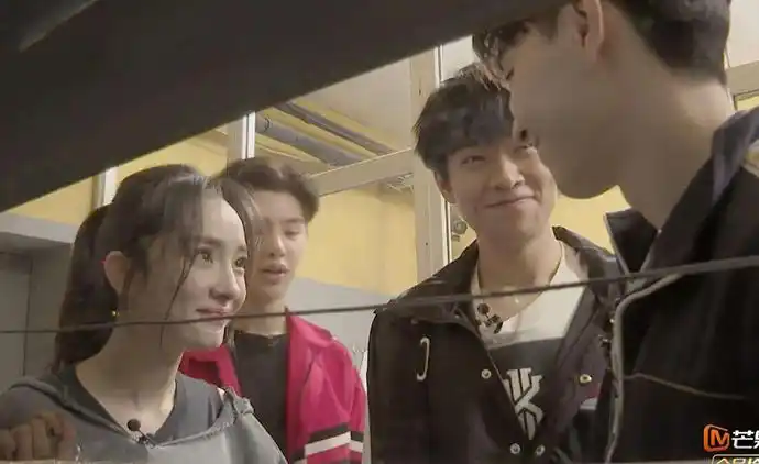 杨幂与邓伦相互称呼暧昧离婚的女人凭什么不可以谈恋爱