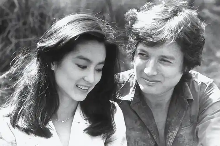 "消失"3年,77岁秦汉近况:须发皆白,错过林青霞后一直未婚_腾讯新闻