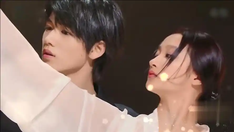 宋亚轩联手关晓彤演绎《星月神话》,这cp感胜过鹿晗了!