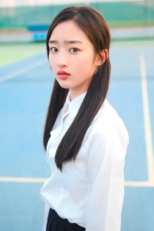 时代峰峻女艺人只有两个张艺凡二公主