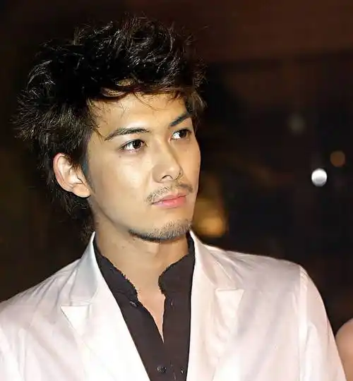 "最后的美少年"柏原崇:现今47岁没发福,和女友交往14年不结婚