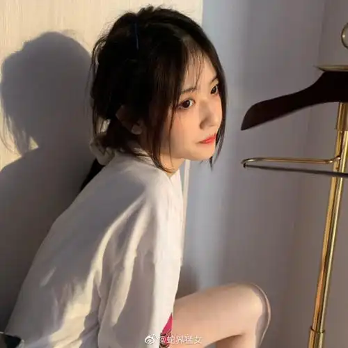 蛇星霸霸抖音美女壁纸长发