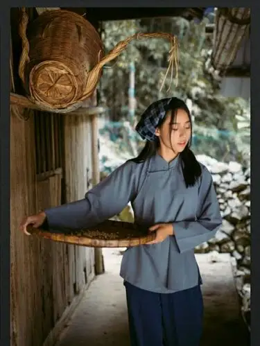 布衣族女孩…! 展示农村生活纯洁的面貌!