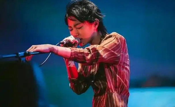 王菲女儿的叛逆人生这一次26岁的窦靖童让世界刮目相看