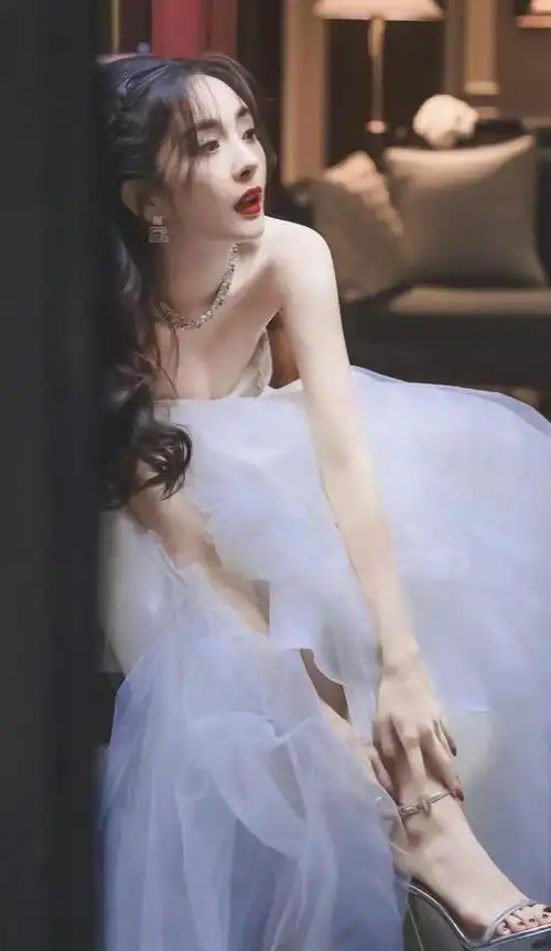 杨幂婚纱系列礼服美照