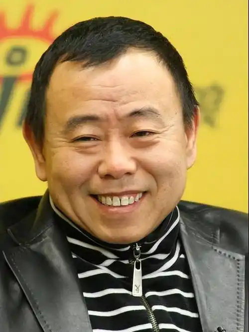 潘长江近况曝光现身饭店庆典却遭冷落强颜欢笑不知所措