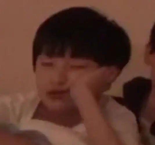 严浩翔–撑头小男孩