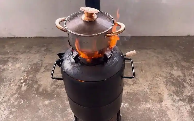 真没想到煤气罐稍加改造就能制作如此惊艳的柴火炉,令人不可思议