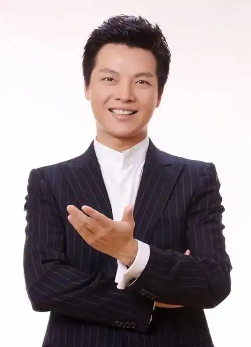 回顾央视主播任鲁豫是才子也是孝子迎娶美娇妻爱情事业双丰收