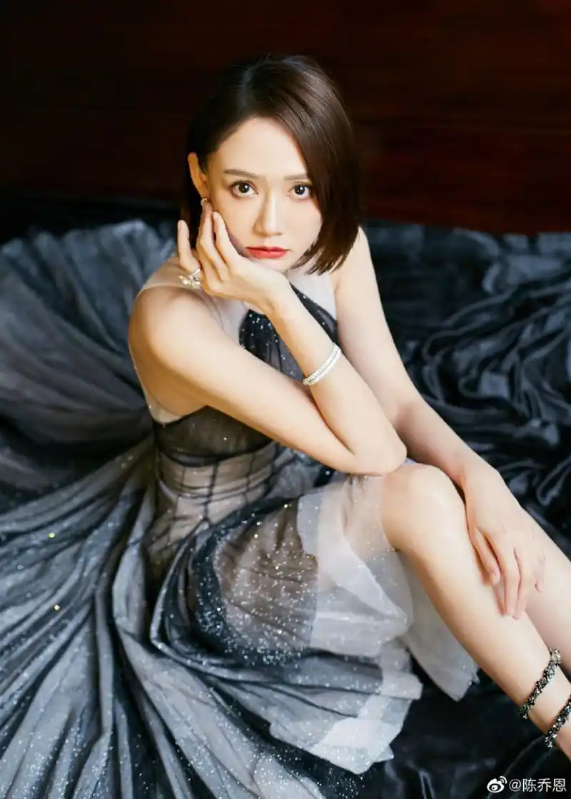 "东方不败"陈乔恩晒出写真集