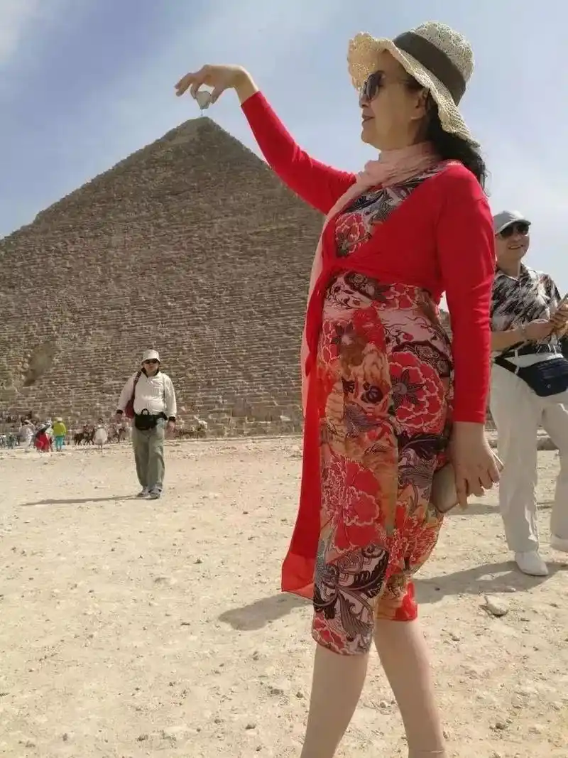 中国时髦大妈天秀姿势全解