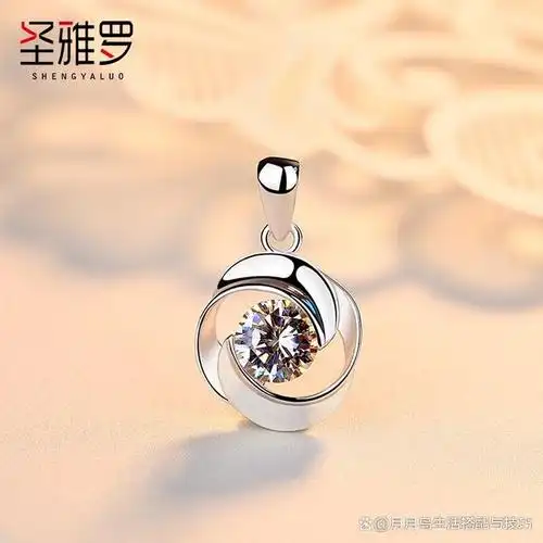 四叶草吊坠款式推荐绽放你的幸运魅力