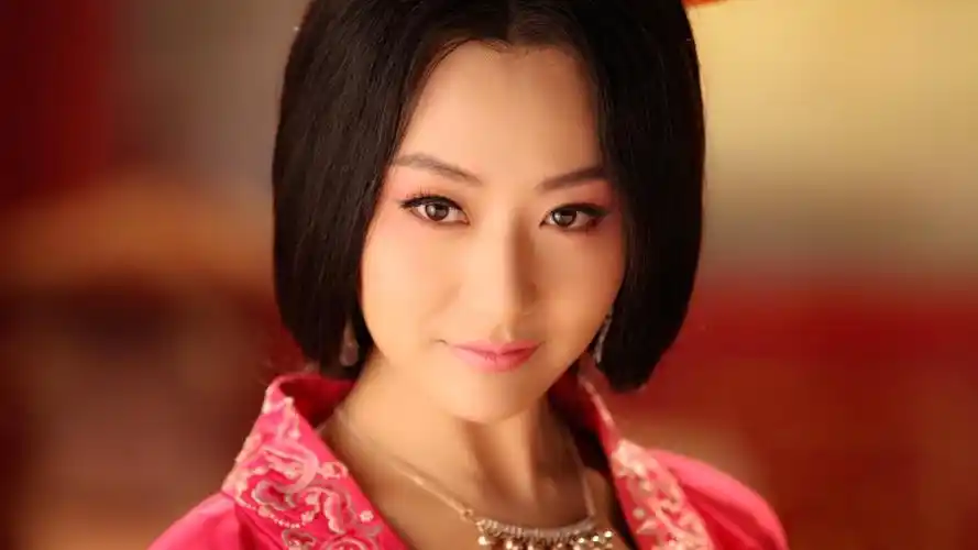 内地明星白冰明星风尚壁纸