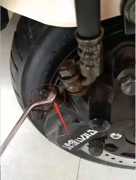 电动车后轮抱死推不动是什么原因?师傅来告诉你答案 第6张