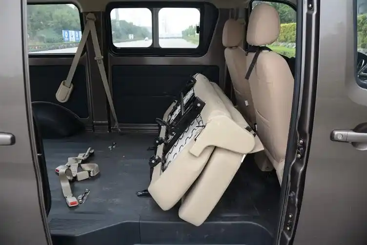 睿行m70 2017款 1.5l 手动 舒适平顶背掀门版