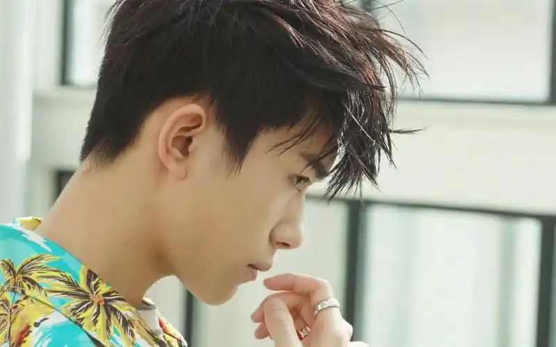 tfboys易烊千玺帅气写真,高清图片,电脑桌面-壁纸族