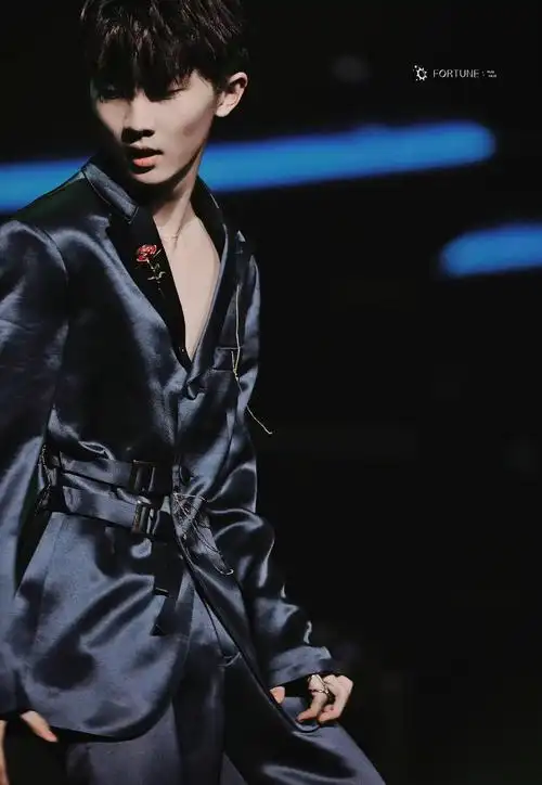 马嘉祺:与生俱来的男主氛围感!高清无水印氛围感神图集合!