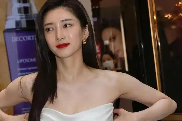 36岁的江疏影,就是一个"平庸"的美女|郑恺|胡歌|陈赫_网易订阅