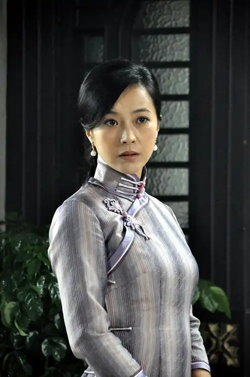 演员苏岩个人资料简介:嫁大12岁罗嘉良,39岁才做妈妈,如今很幸福-天晟