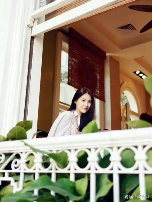 在工作期间,穆熙妍还同步进入了台大的翻译研究所,学习最难的同步口译