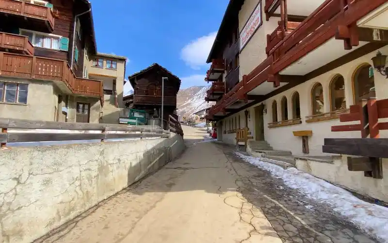 【4k超清】萨斯费(saas-fee)雪山小镇,一个充满生机的阿尔卑斯观光