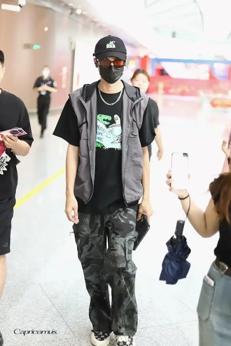 你们都在问的老秦同款 !#fearom #秦霄贤 #明星同 - 抖音