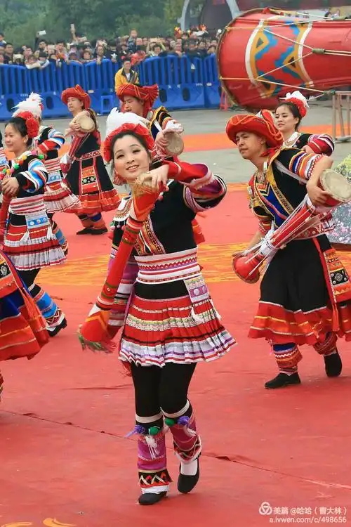 连南瑶族歌舞团在黄埔千年庙会盛大演岀之一花花