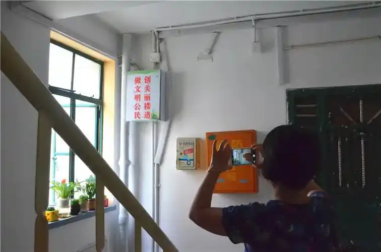 让自家门口变得更美长宁区召开零堆物楼道和美丽楼道创建工作推进会